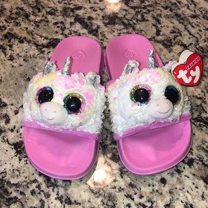 Slip on shoes 5-6 toddler